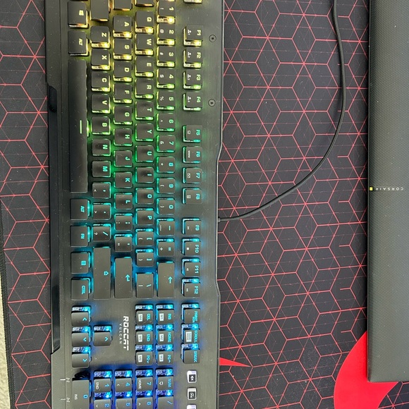 Computer gaming keyboard - Picture 3 of 5